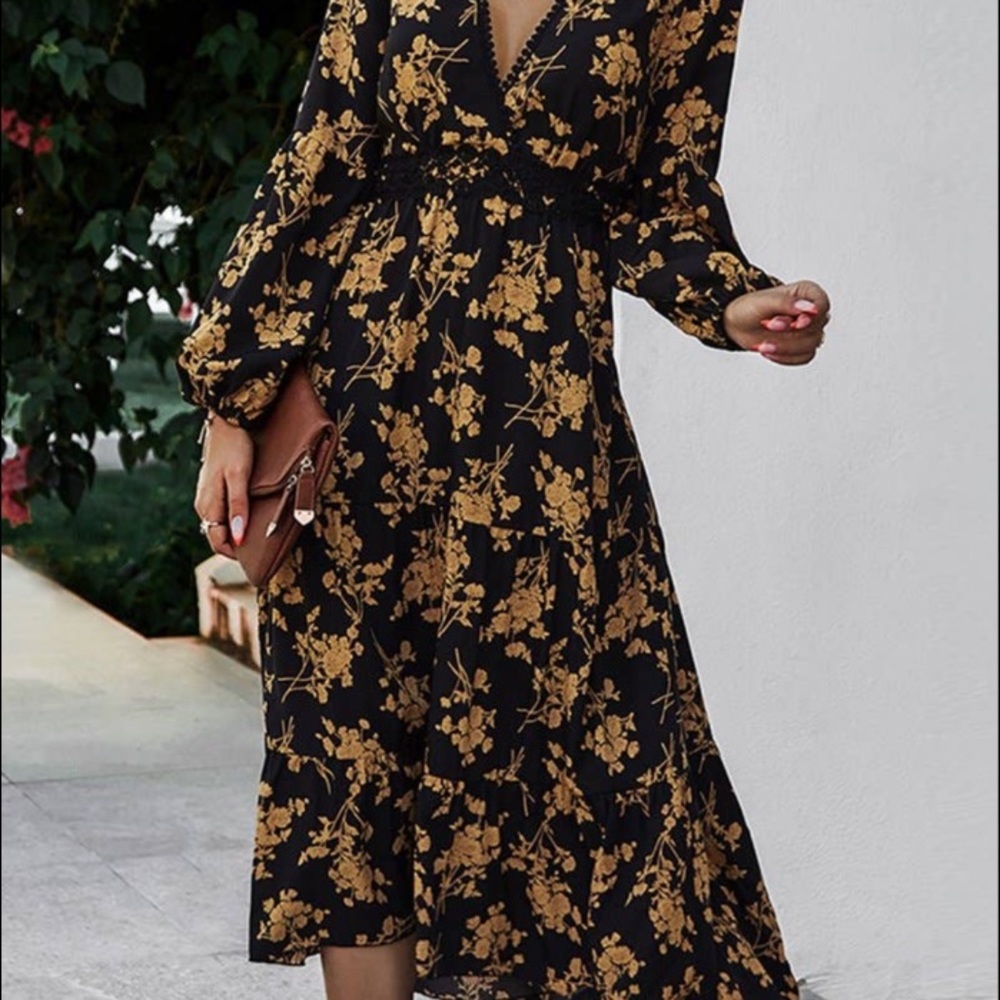 NWT! Stunning Black Floral V Neck Dress! 🤩 - Picture 4 of 8